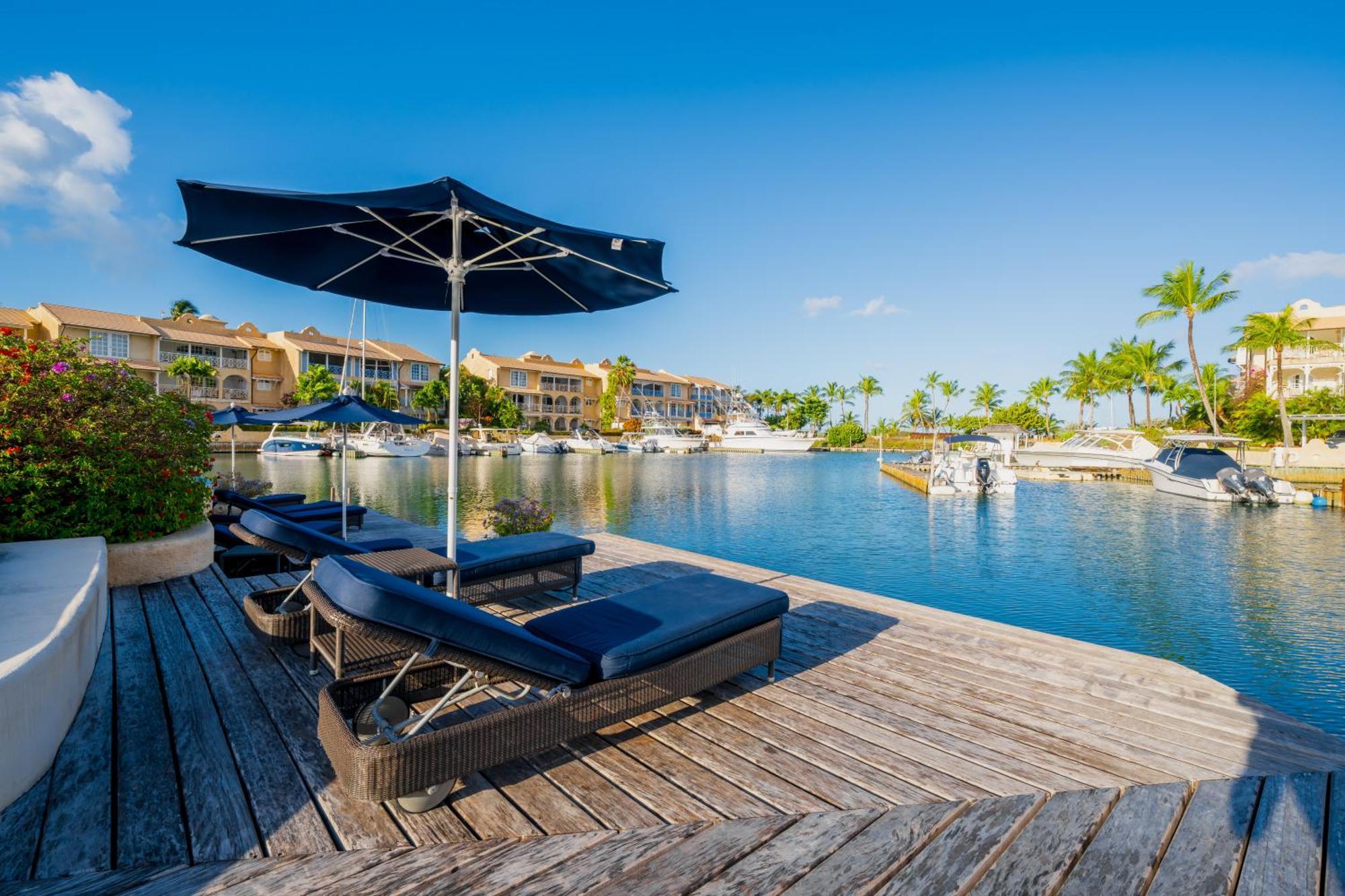 Port St. Charles Hotel Сейнт Питър Екстериор снимка