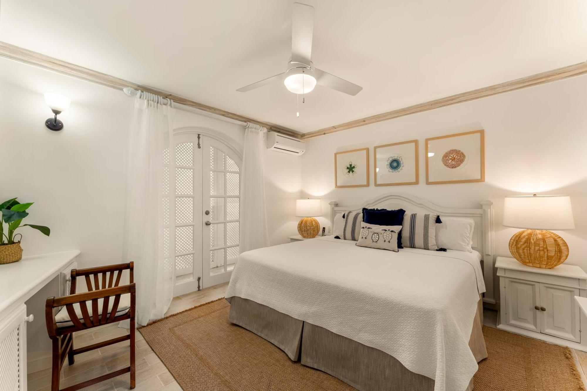 Port St. Charles Hotel Сейнт Питър Екстериор снимка